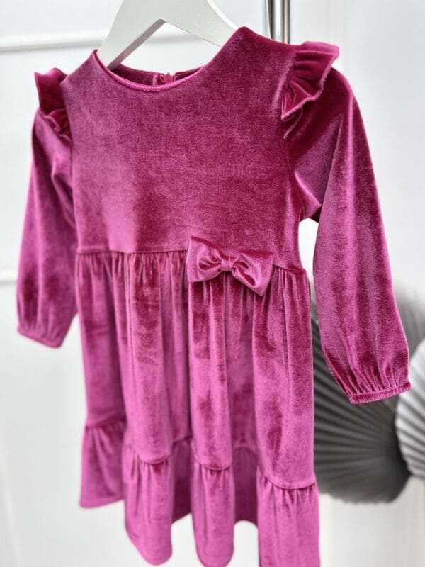 Vaikiška veliūrinė suknelė su kaspinėliu - ciklamenas