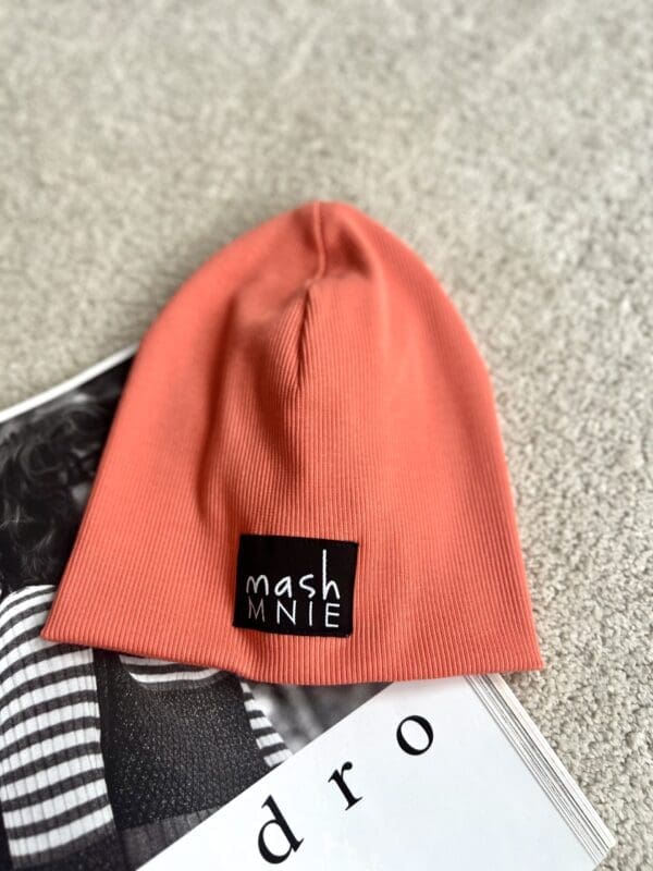 Vaikiška koralų spalvos kepurė