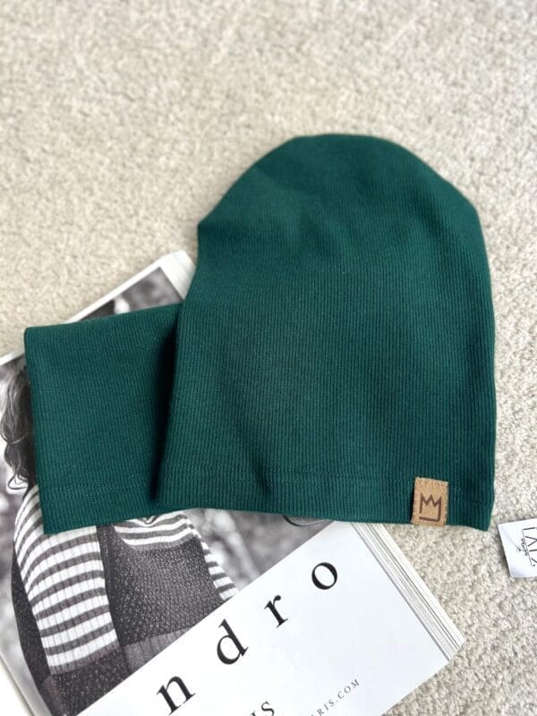 Kepurės ir movos komplektas - žalios spalvos