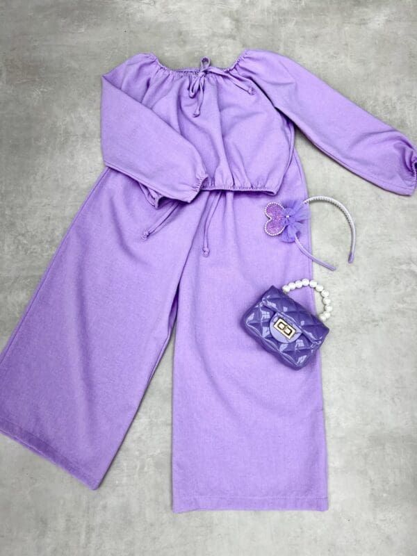 Laisvo silueto kostiumėlis