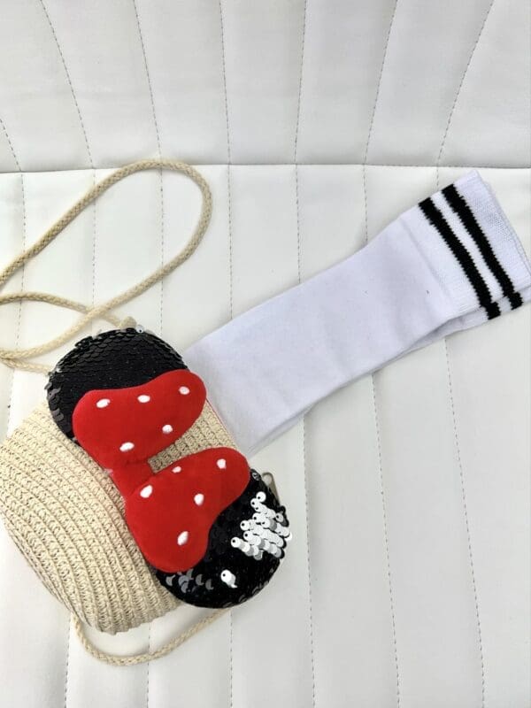 Baltos spalvos kojinės su apvadais