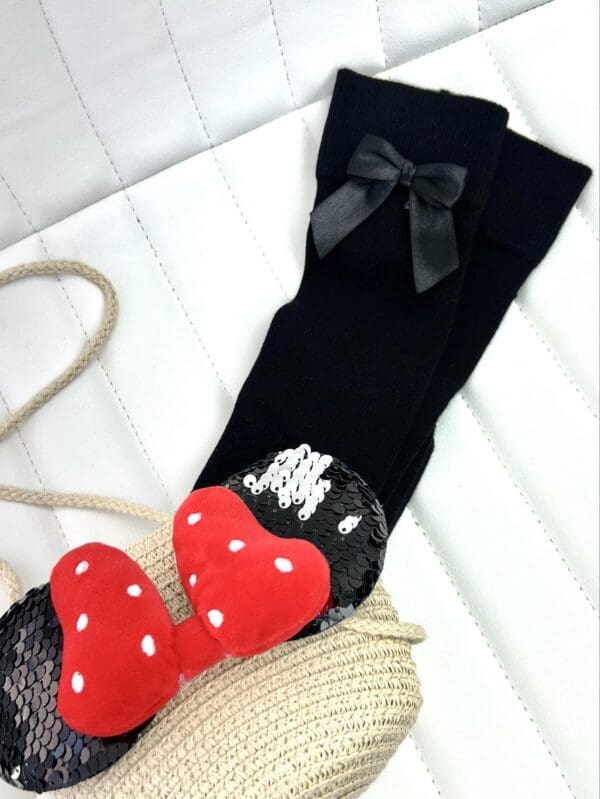 Ilgos kojinės su kaspinu juodos spalvos