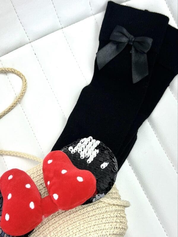 Vaikiškos kojinės su kaspinėliais viršuje - juodos spalvos