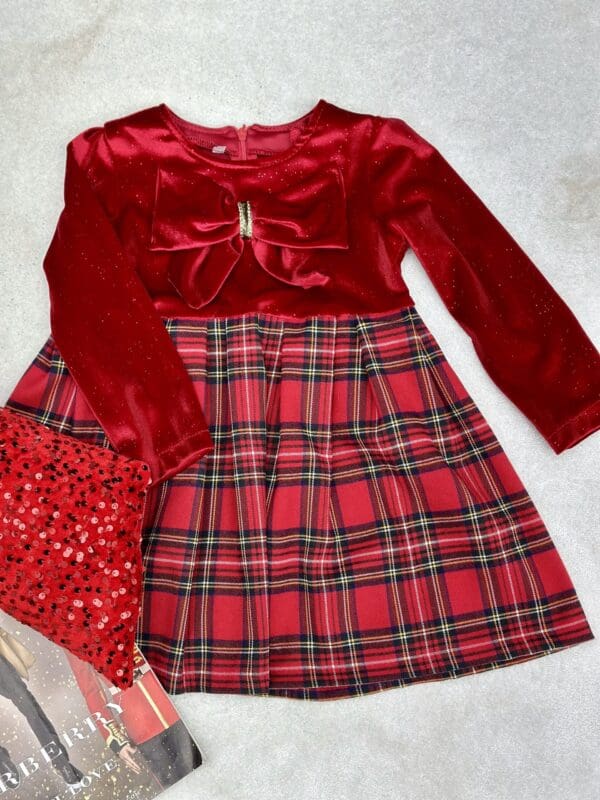 Šventinė suknelė su kaspinu