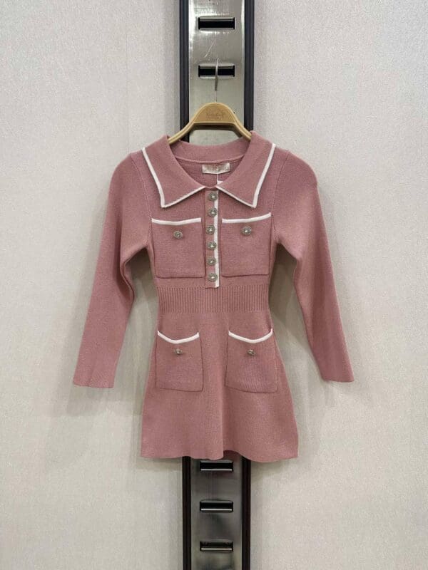 Suknelė su kišenėmis