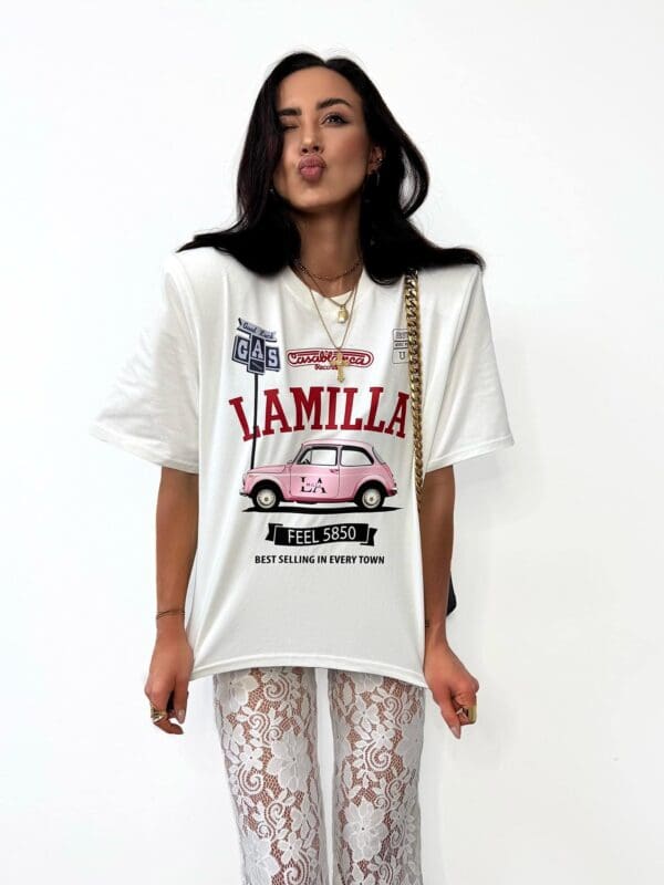 Marškinėliai iliustruoti mašinos motyvu