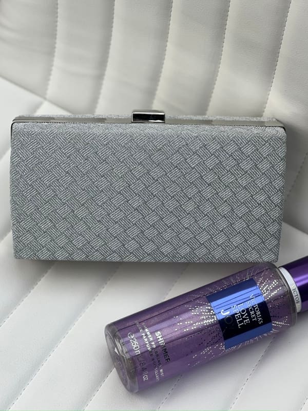 Stilinga blizganti rankinė