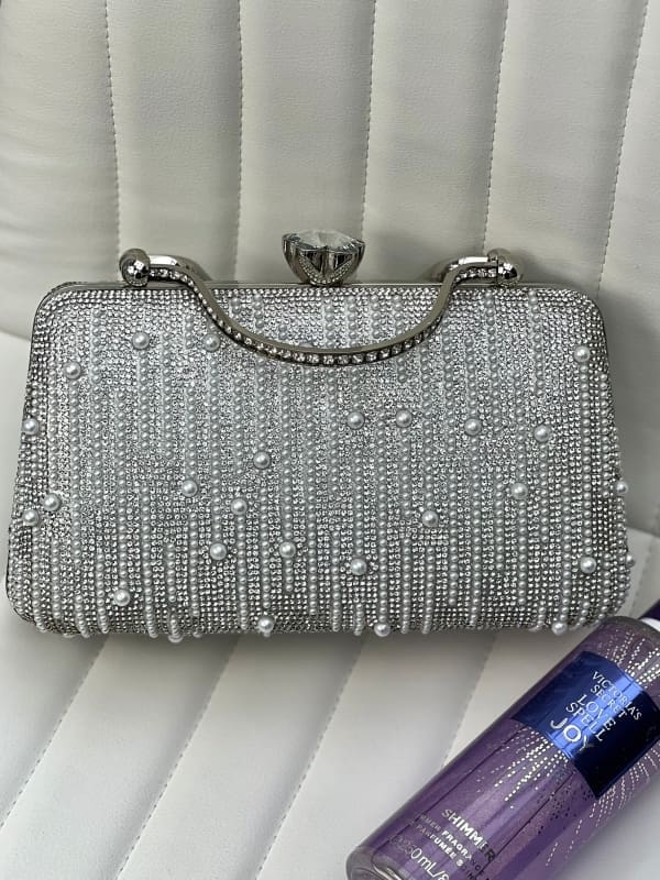 Blizgantis rankenukas su perliukais