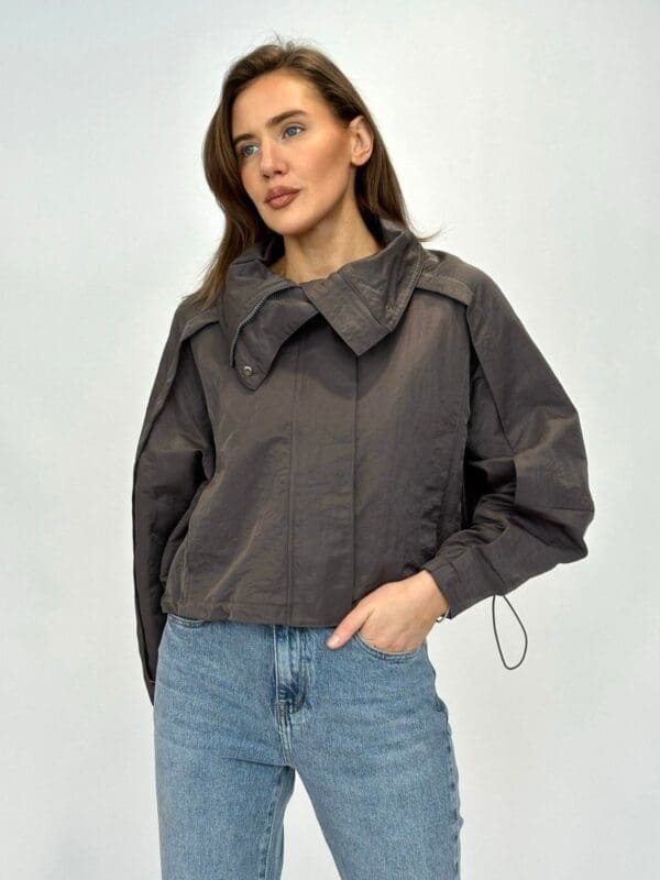 Trumpa laisvo silueto striukė