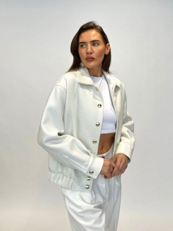 Stilinga bomberio tipo striukė